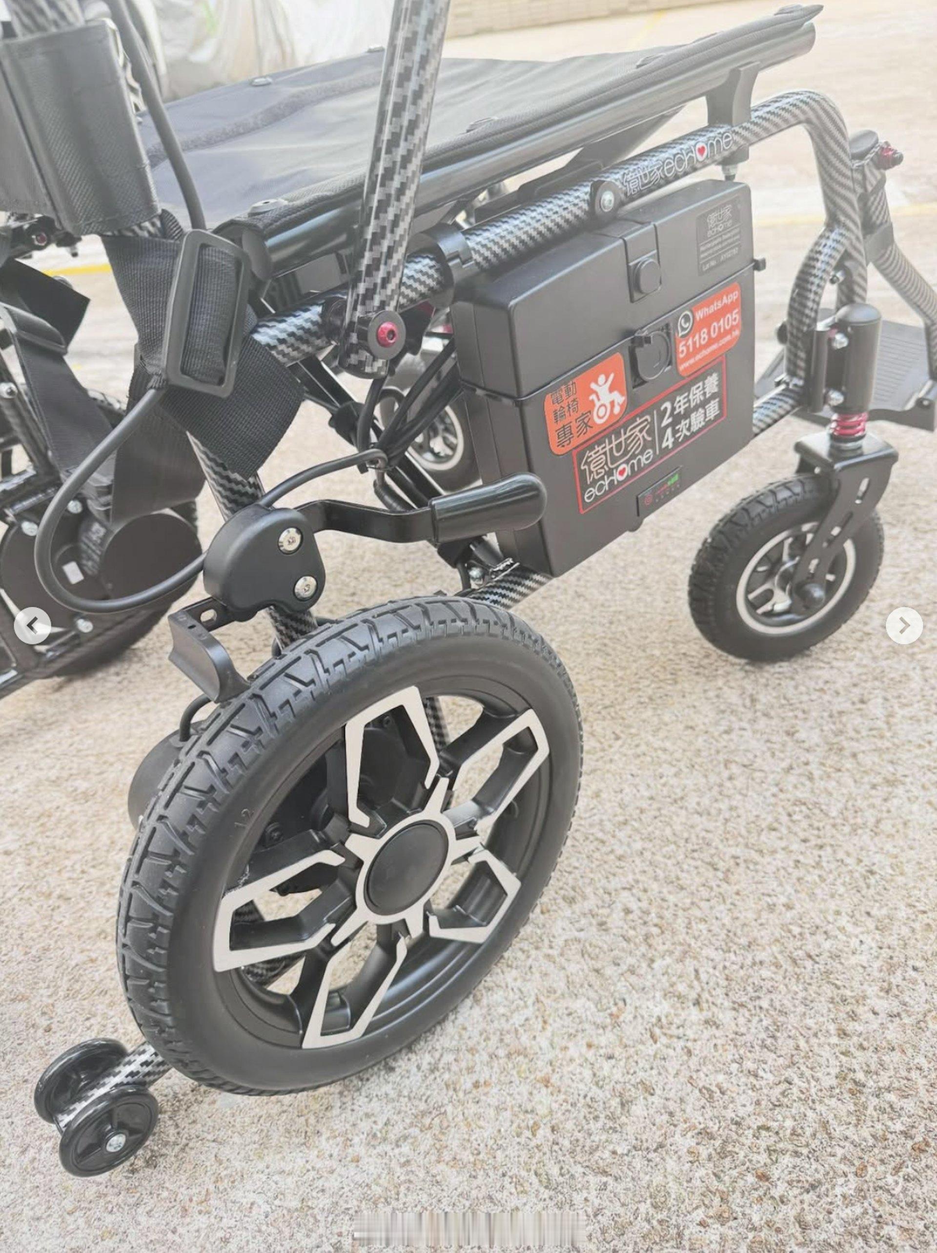 朱敏瀚今日（19日）在Ig上传多张轮椅照。朱敏瀚左脚仍未痊愈，他笑容满面坐着轮椅