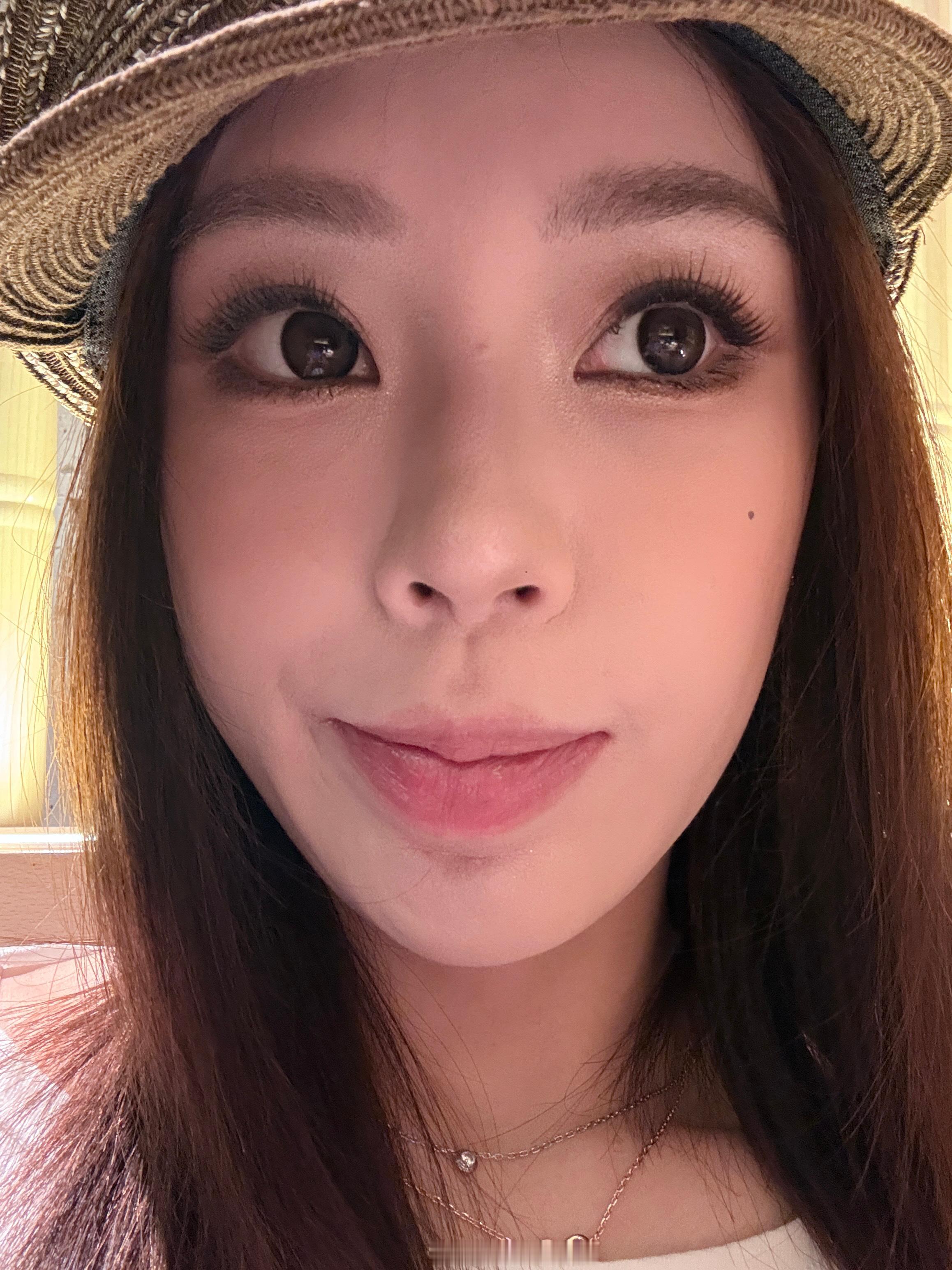 今天化了比较浓的眼妆 新款短短密密的也能搭