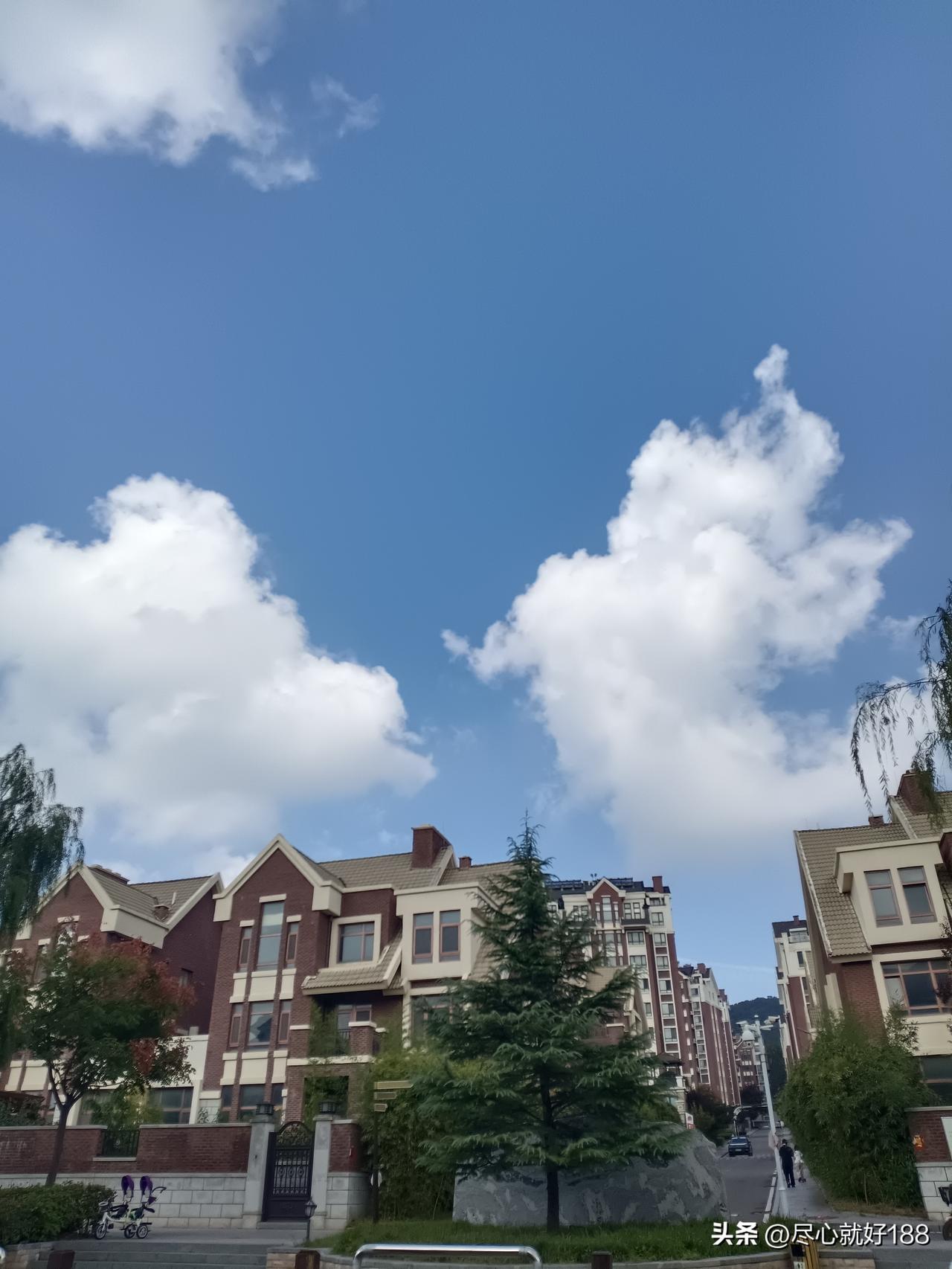 妈妈现在就认为，到了医院，打针吃药，就能把她身上，所有毛病都能治疗好，她就能和年