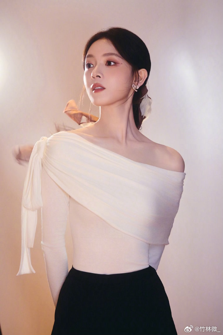 陈瑶镜头守了整晚浪姐直播，陈瑶刚出场就切镜头，关键片段全没播。陈瑶好美又超努力，