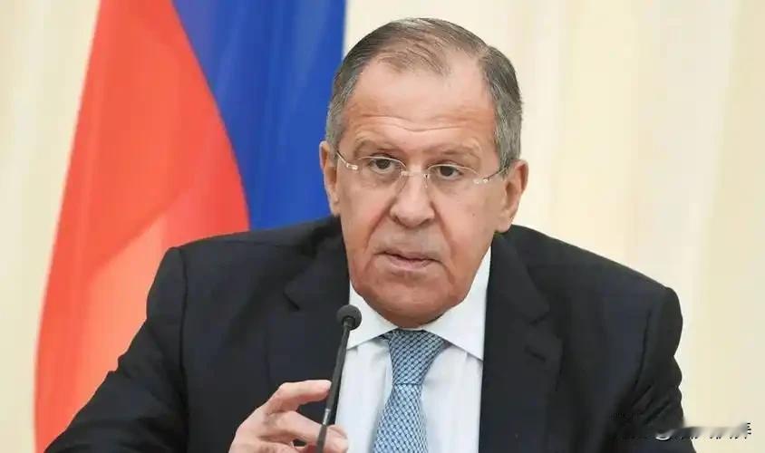 克里姆林宫就日本首相希望与俄罗斯签署和平条约的声明作出回应

"目前，我们两国关