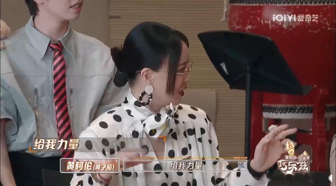 #黄子韬唱最美的太阳给那英加油#黄子韬完全就是那个很给力的存在，特别是看到了竟然