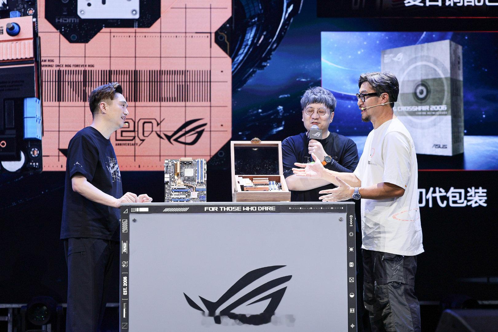 ROG CROSSHAIR 2006复刻版主板5206元，第一款ROG幻刃DDR