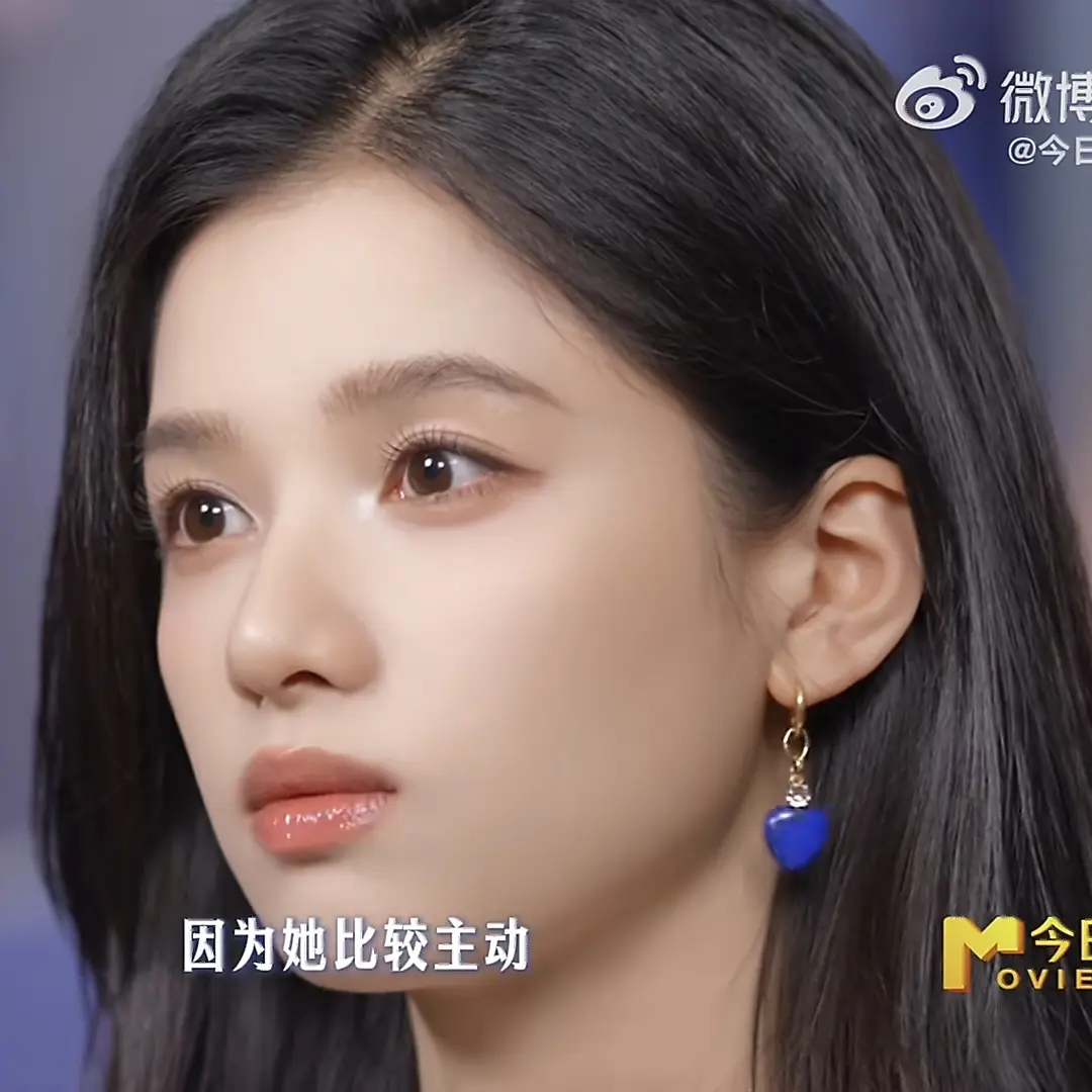 终于知道为什么骨父老是盯着骨母嘴唇看了…视线完全不受控制。。。宋威龙  陈异 |