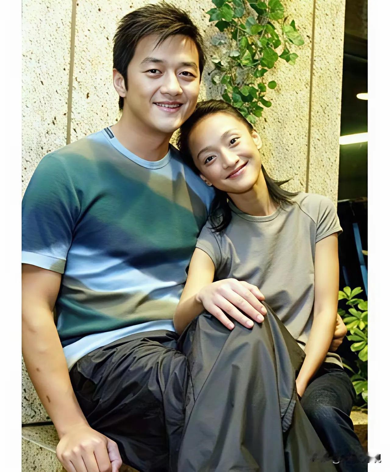 可惜了曾经的这一对恋人，李亚鹏找的女人，可能只有周迅最爱他。
爱他的人不好好珍惜