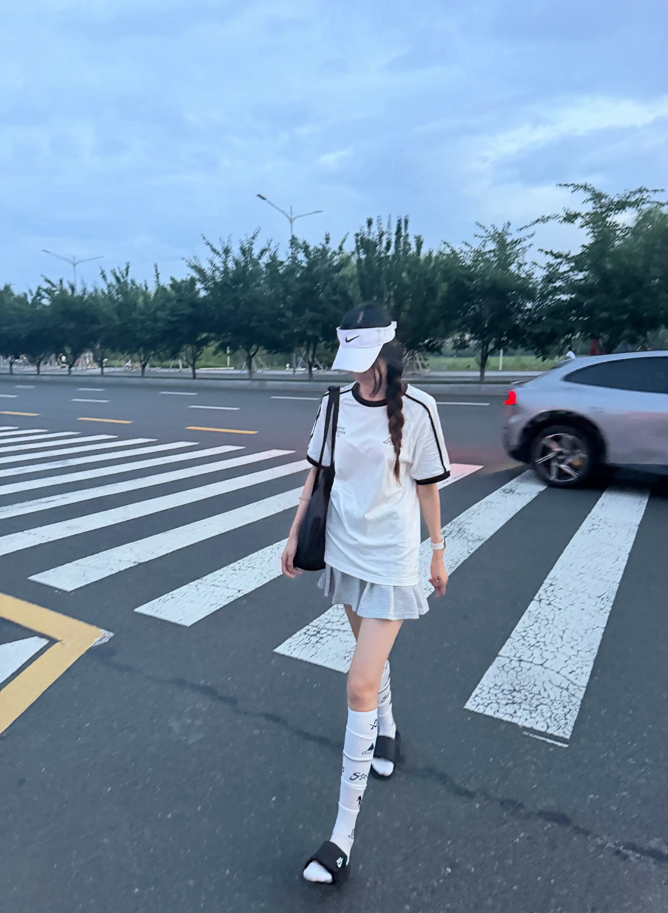 街拍随记 晚风短裙 运动穿搭
