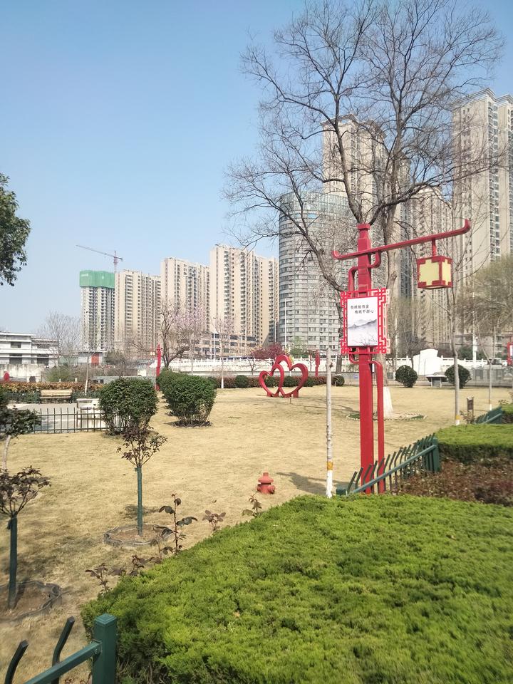 春暖花开，今天还没送一单，单子少，人数多，单价低，可今天到现在还没有送一单货，骑