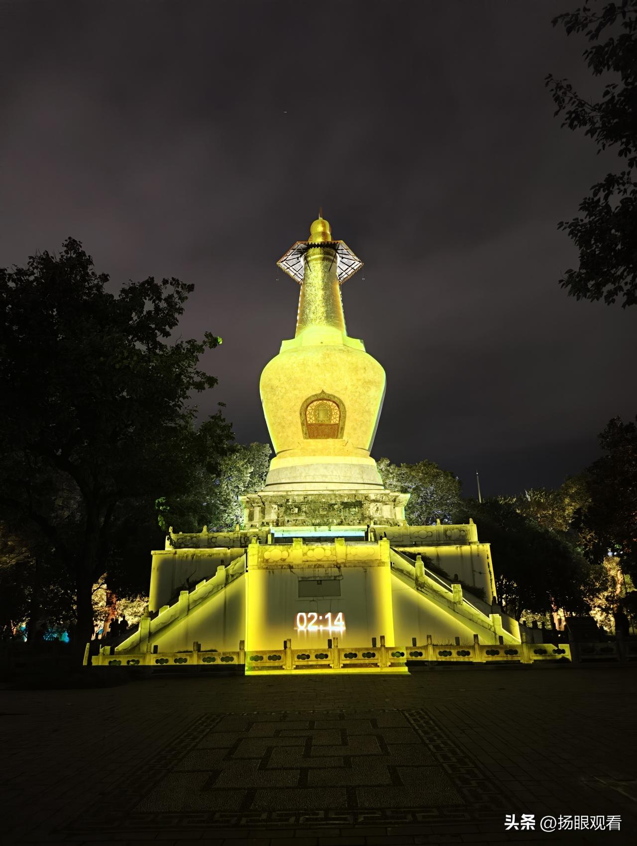 ☀️ 瘦西湖 · 白天
江南古典园林
湖山如画，清幽雅致
 
🌙 瘦西湖 · 