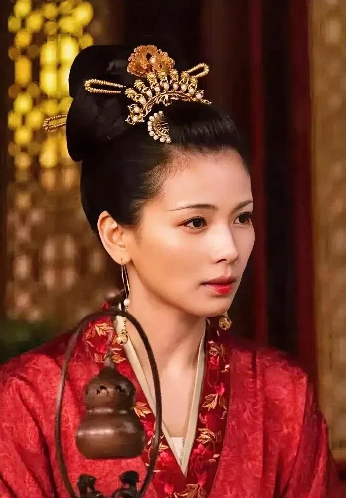 15岁的刘娥被丈夫龚美卖给官员做妾，多年后，她竟一跃成为宋真宗的皇后。刘娥不仅没