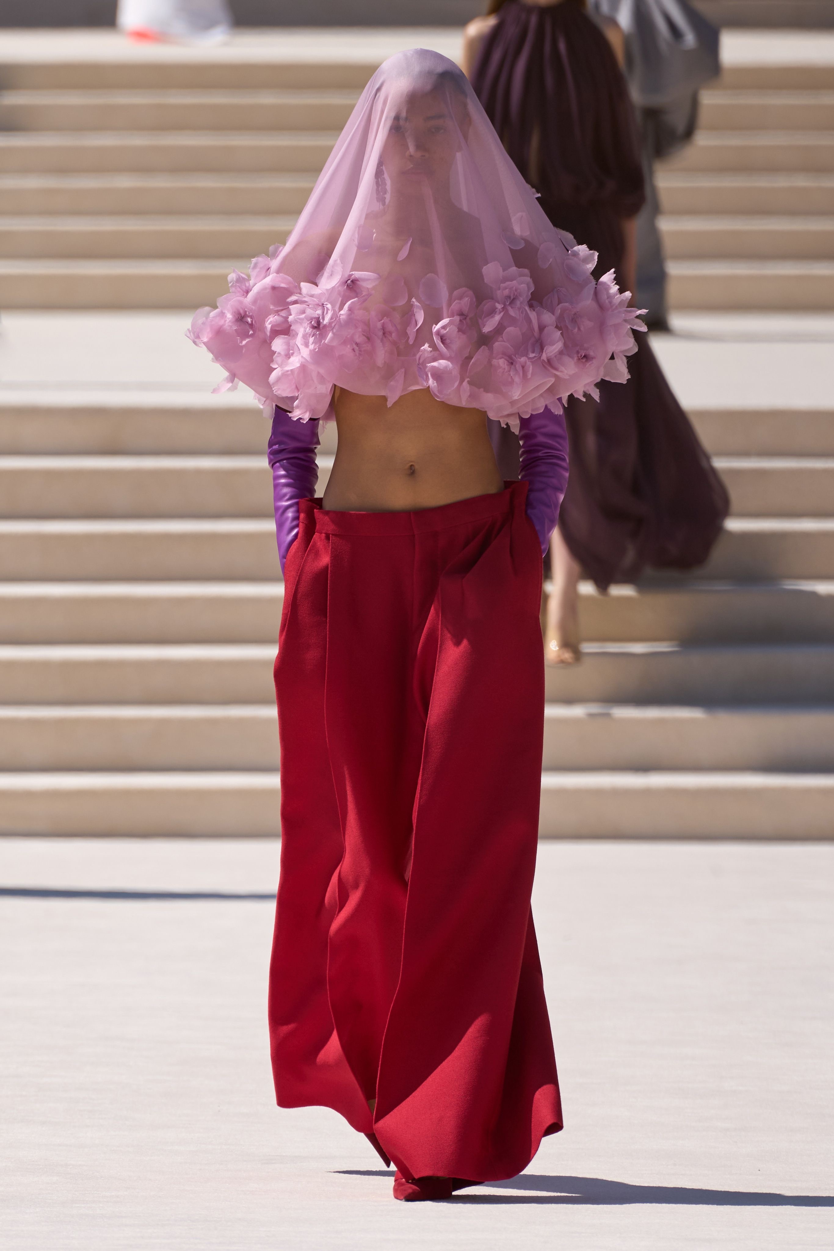 Pierpaolo Piccioli执掌巴黎世家以来的首个高定系列封面首秀给到D