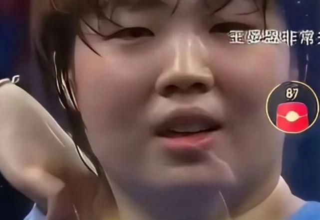 蒯曼1比3落后，快被日本人淘汰时，她问教练于子洋：拉不死怎么办？于子洋沉稳给出指