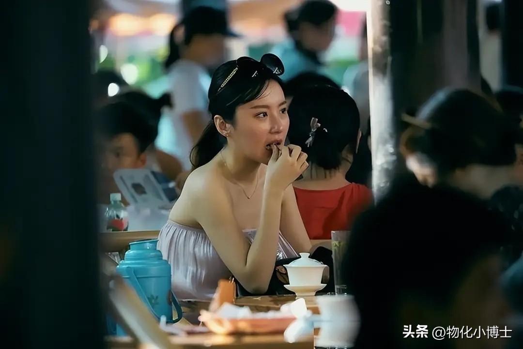 月薪五千的女人，凭什么敢甩掉年薪六十万的丈夫？她满心欢喜以为跳出了火坑，殊不知亲
