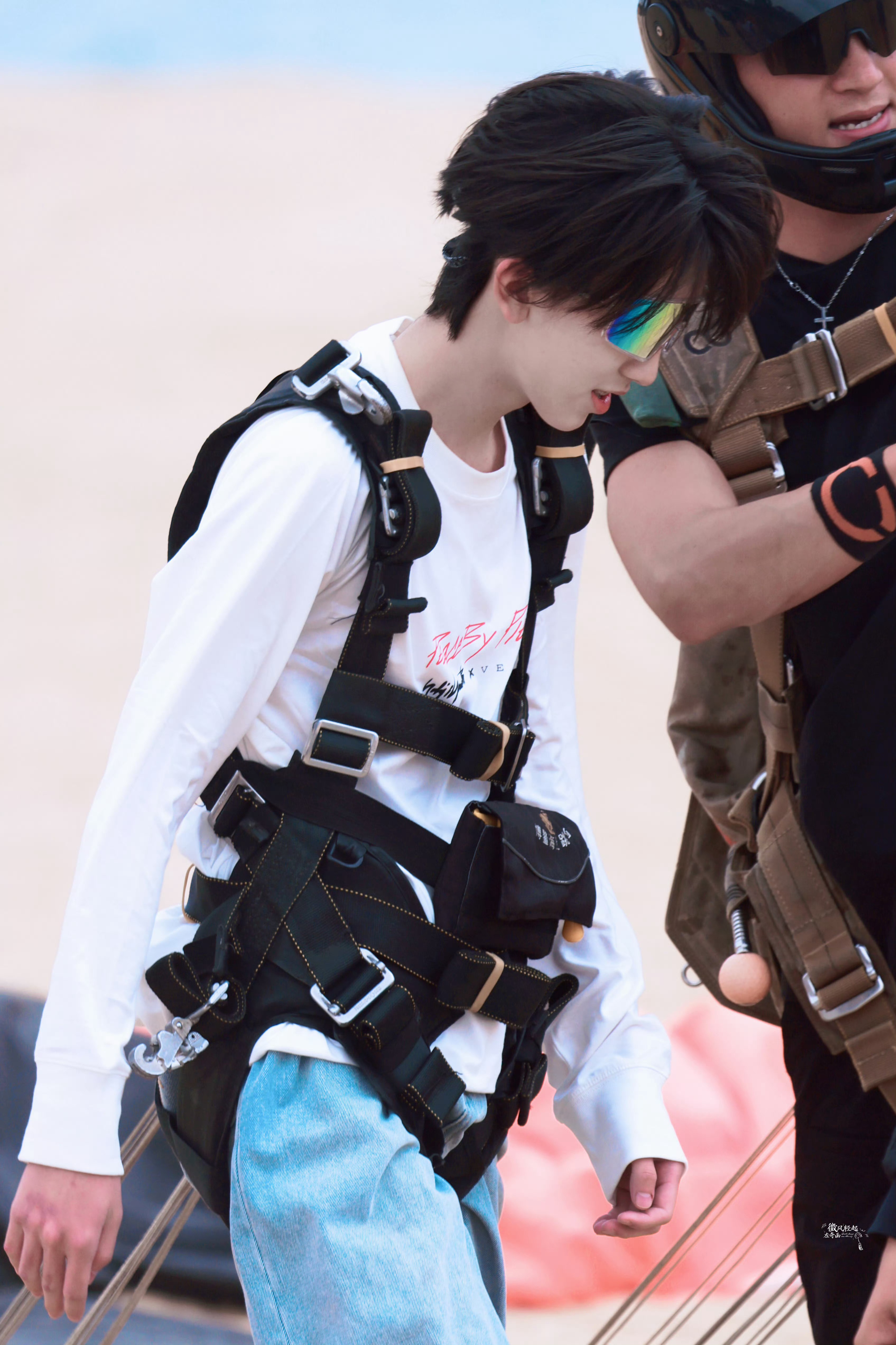 左奇函 渣苏感 所有人‼️速来感受‼️这个真的帅🉐好突出啊TF四代跳伞 cr：