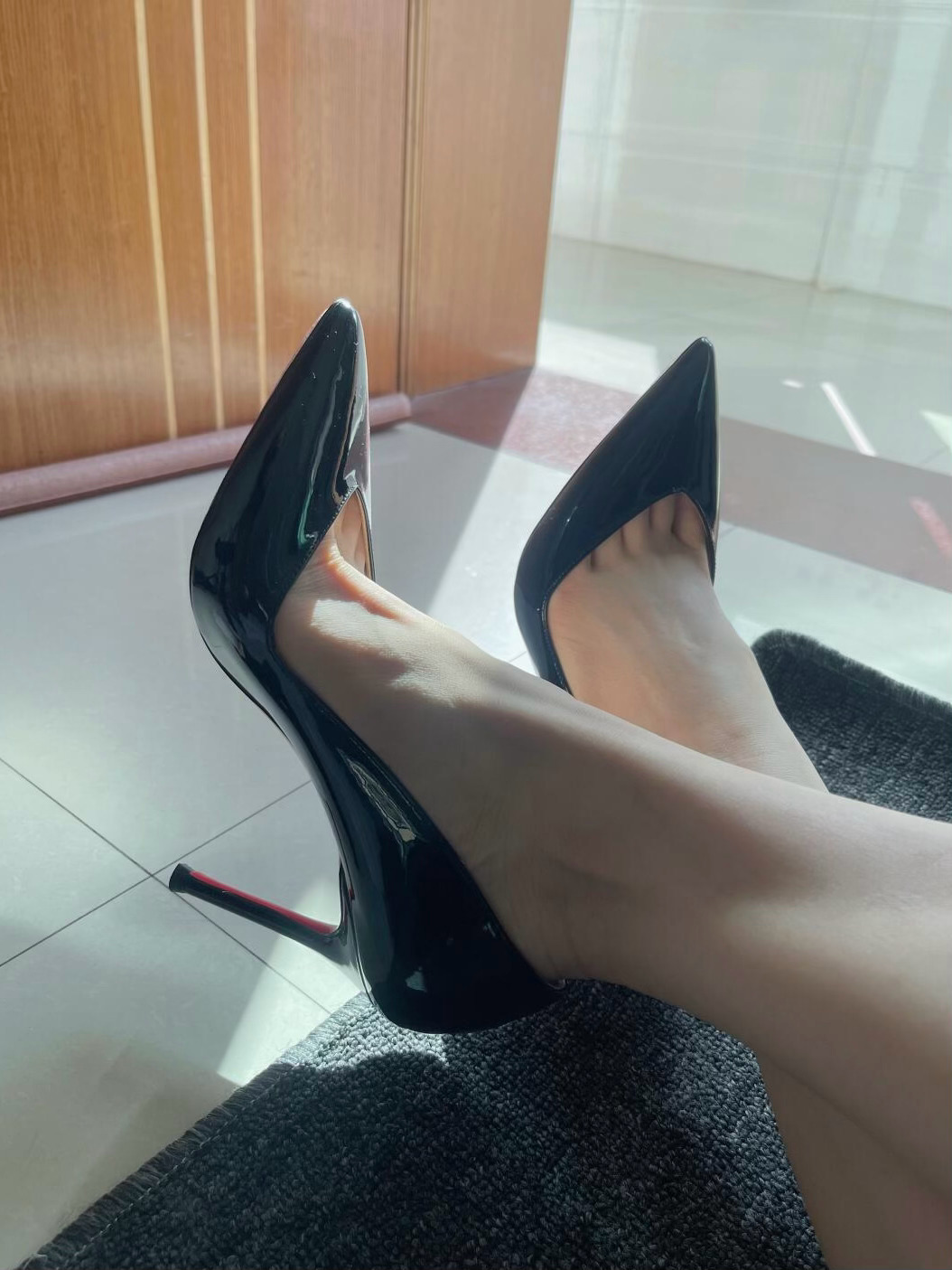 嗯 女人不能没有高跟鞋 ​​​