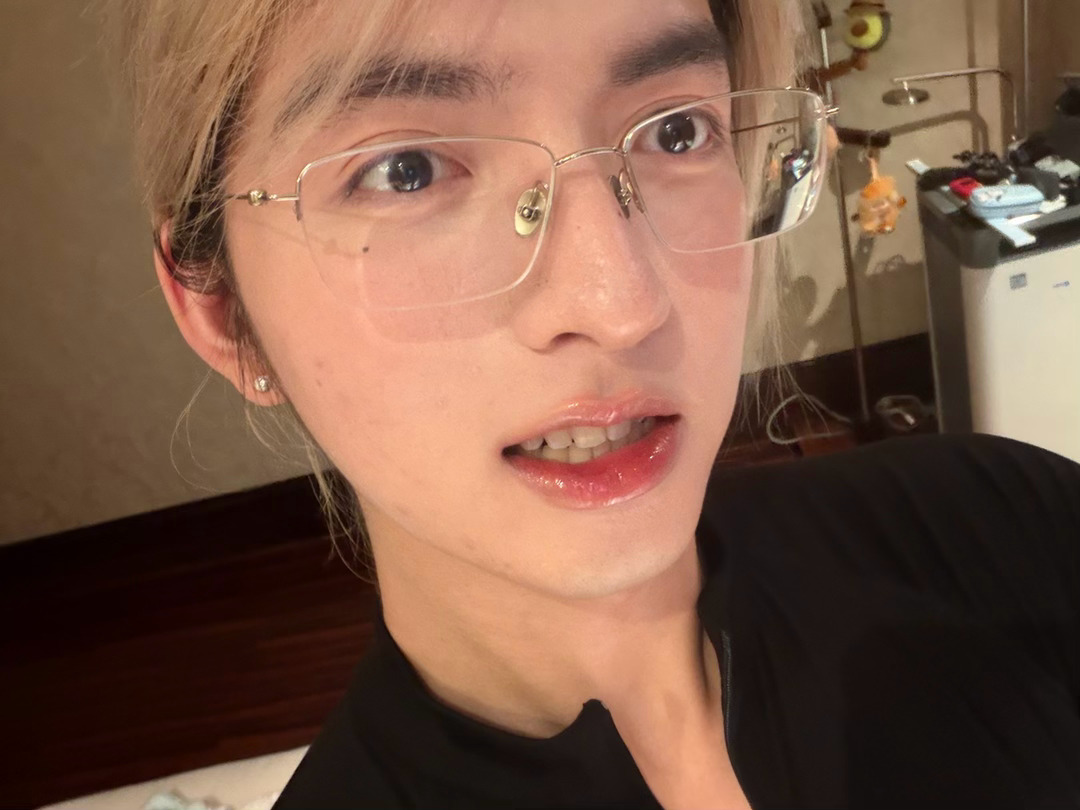 画个淡妆出门做有氧去了 