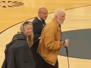 仅一年不见，名帅波波维奇已风烛残年，难以置信！

这位NBA传球教头因脑中风，已