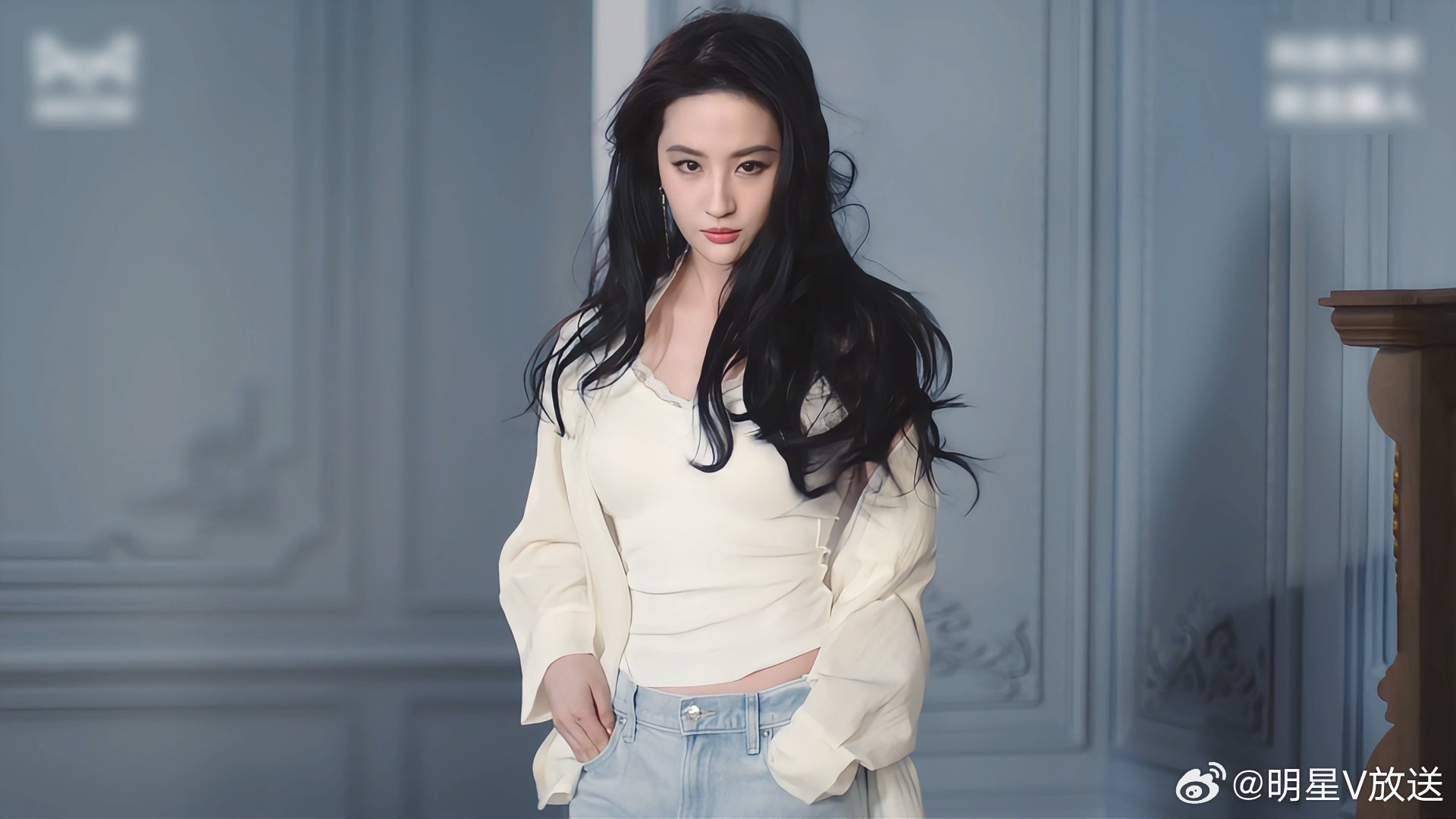 刘亦菲夏日松弛感拉满刘亦菲同款夏日清凉秘籍，凉感科技面料实力上线！触肤即凉、轻盈