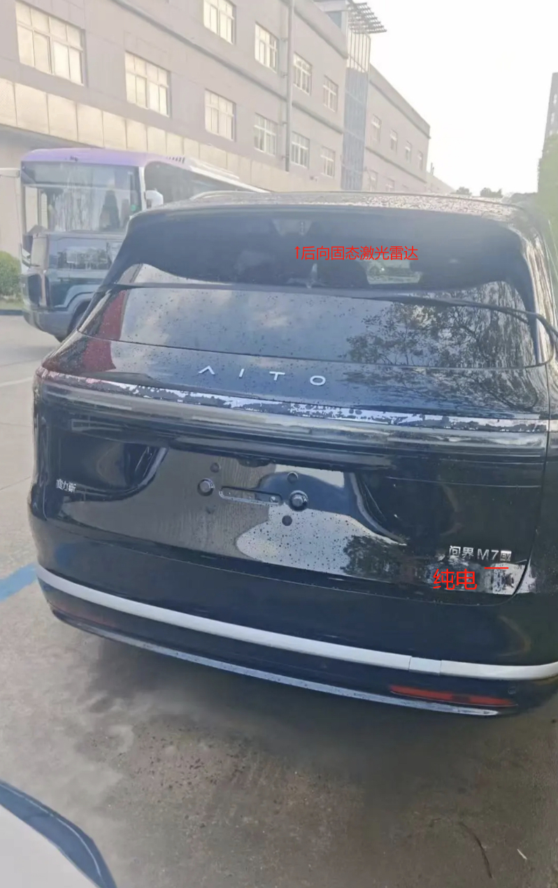 一睡醒就看到好东西了，好家伙，全新问界M7，无伪装照片，这玩意都上路了啊。这么说