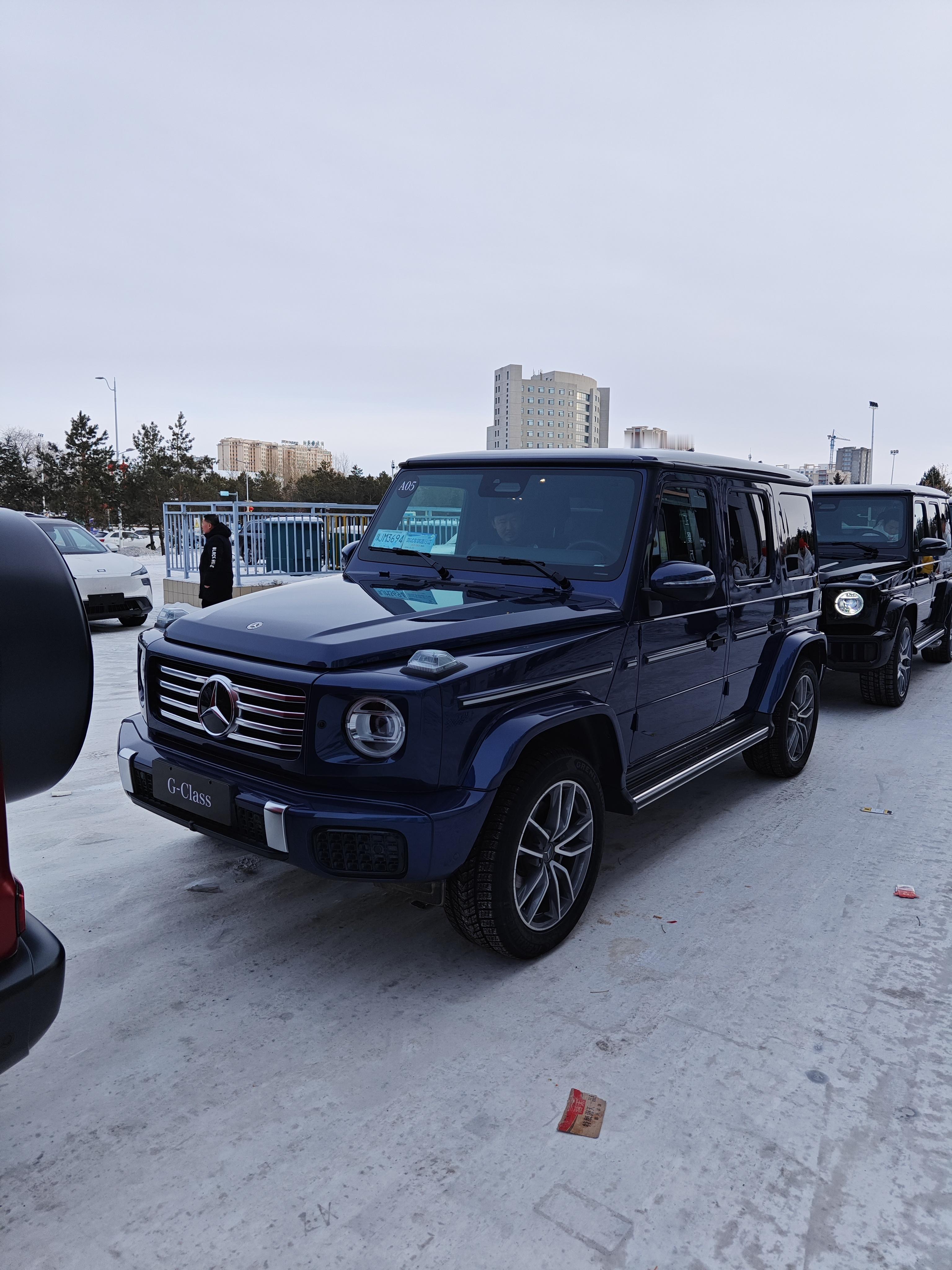 今天的座驾是G500豪车超跑奔驰