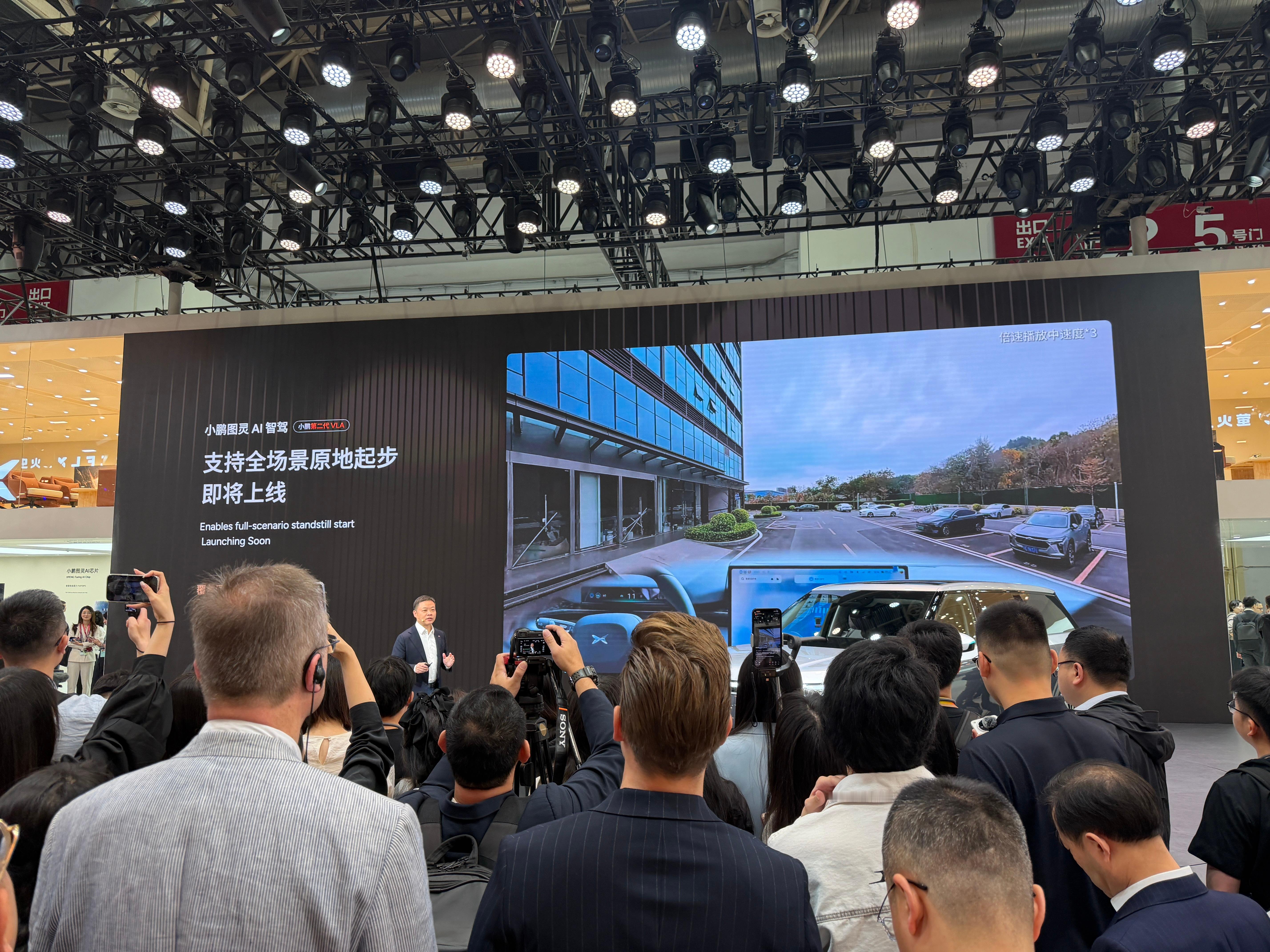 小鹏接下来可以全场景直接起步，不用特定的去马路才能启动，感觉以后上班路程可以成为