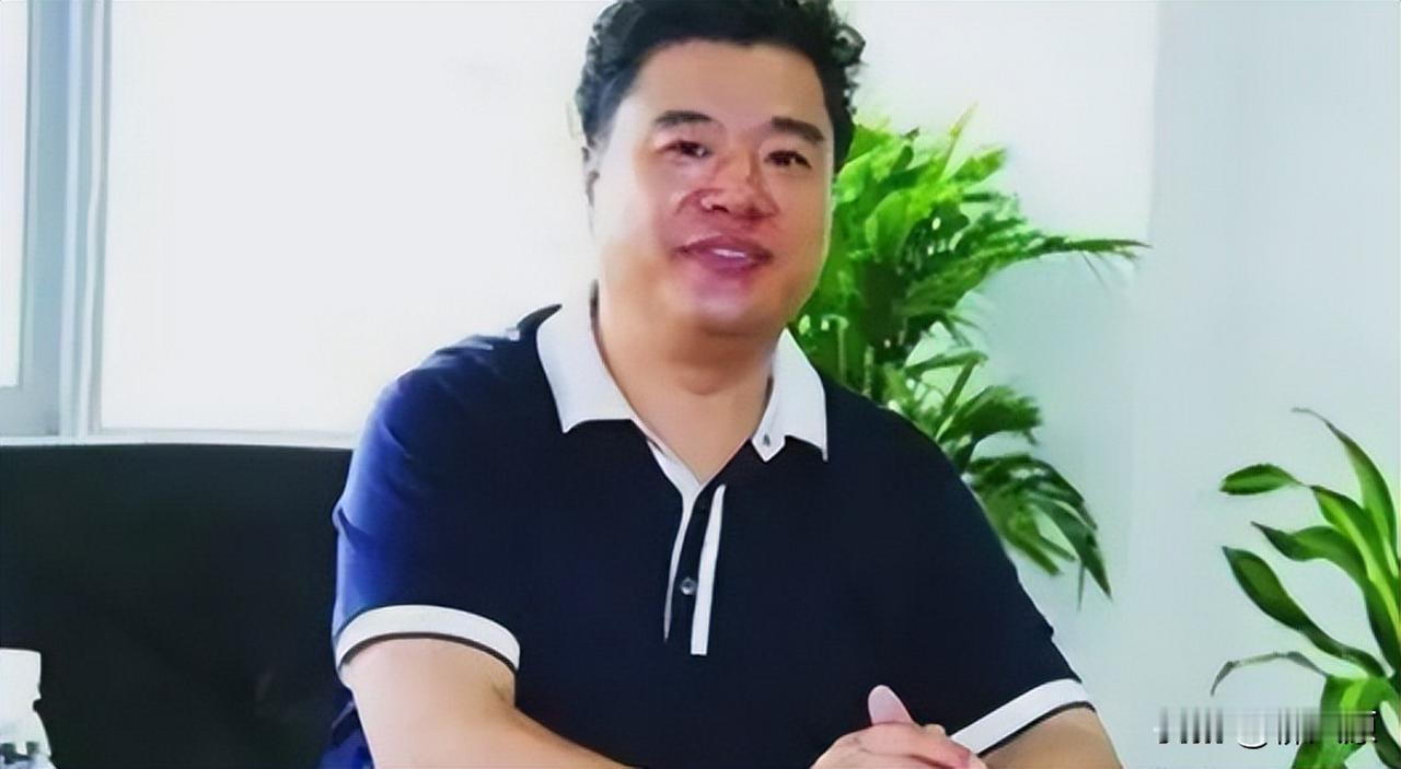 [微笑]2007年，王敏的家人在公司挪用上亿公款被发现，由于是家人他并没有计较，