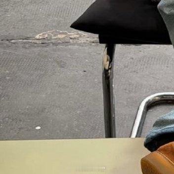 人若拥有了善良，那么，纵然从来都是一无所有，从辉煌走向平凡，从胜利走向失败，依然