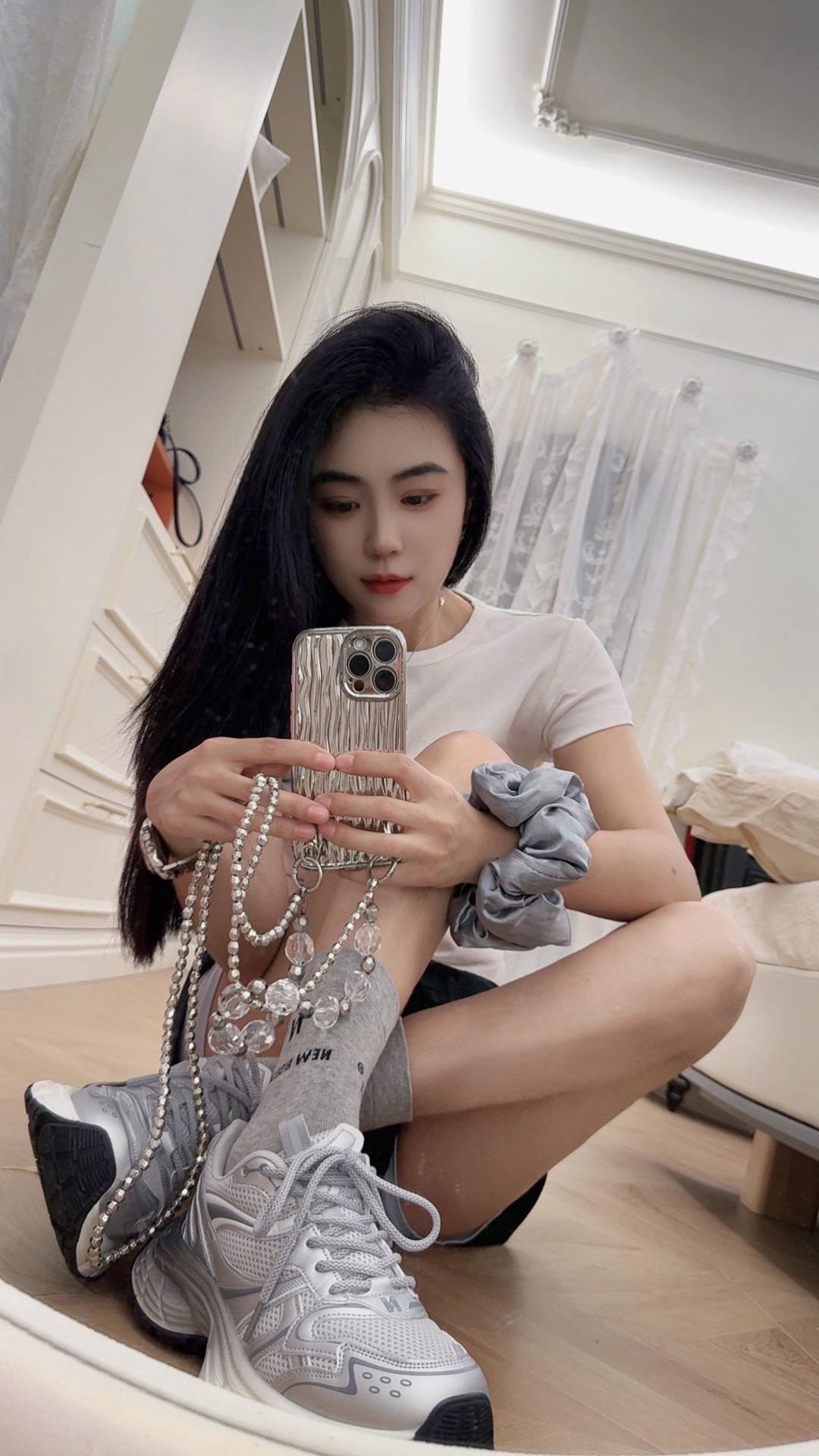 差不多到点了吧？！飞天大野猪要变身了吧。电梯里3个骑手该见面了吧？！ ...