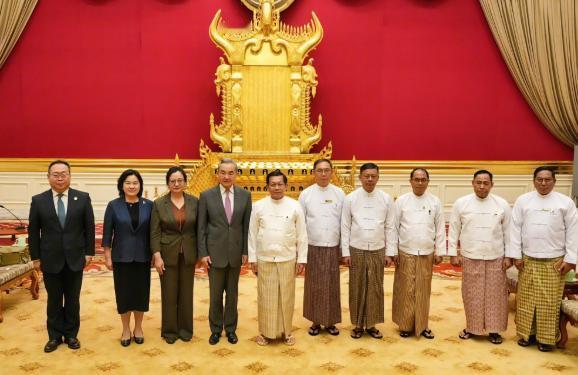 缅甸答应中国了
当地时间4月25日，缅甸终于等到了中国的到来，他们十分的开心，包