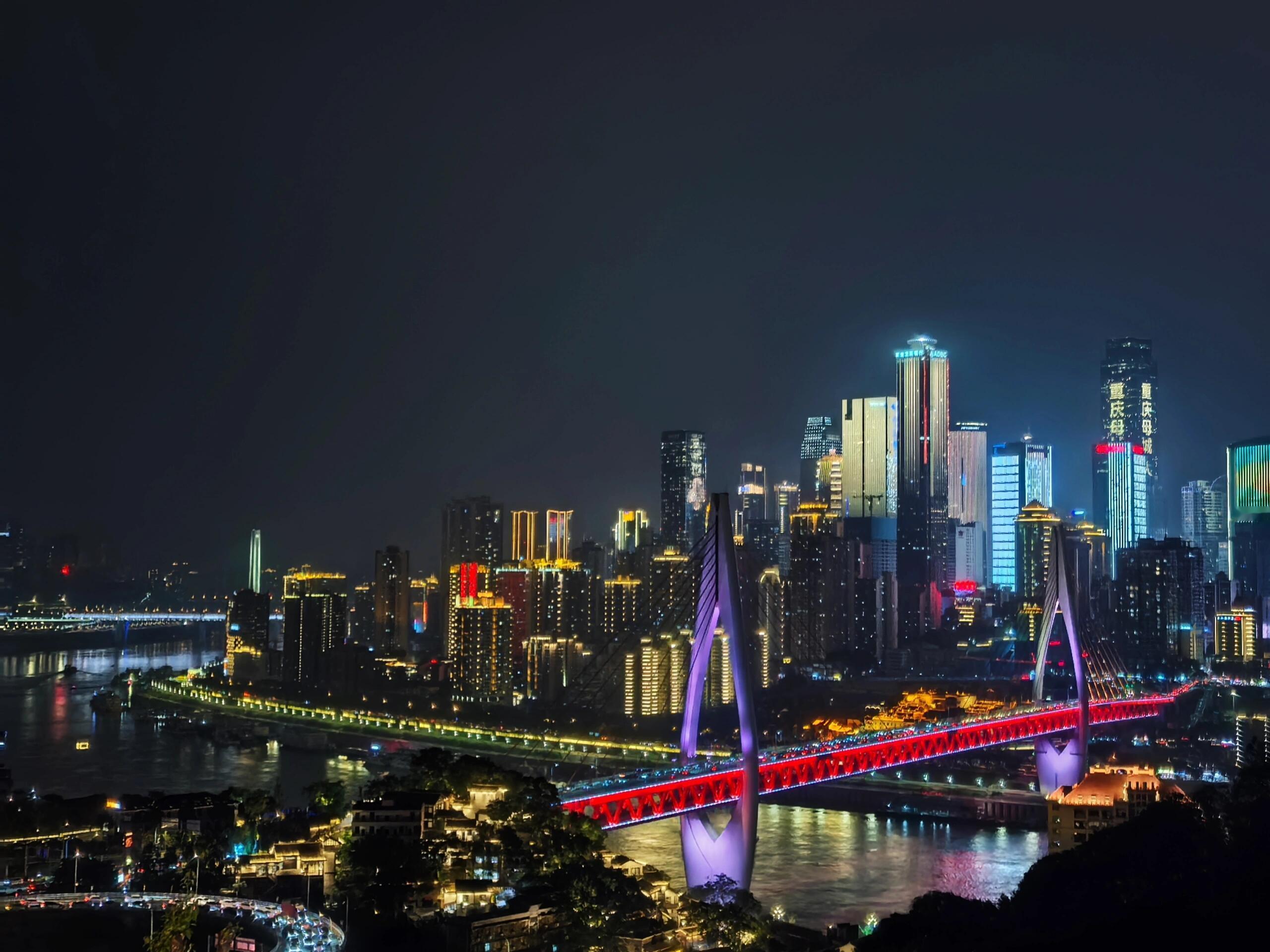 发现一个重庆夜景绝佳打卡地，本地人推荐的，在南岸区南山，不建议去南山一棵树风景区