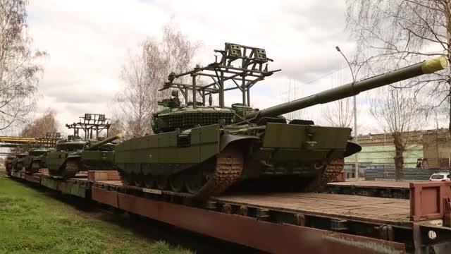 乌拉尔机车车辆厂向俄军交付一批T-90M、T-80BVM及T-72B3M坦克
 