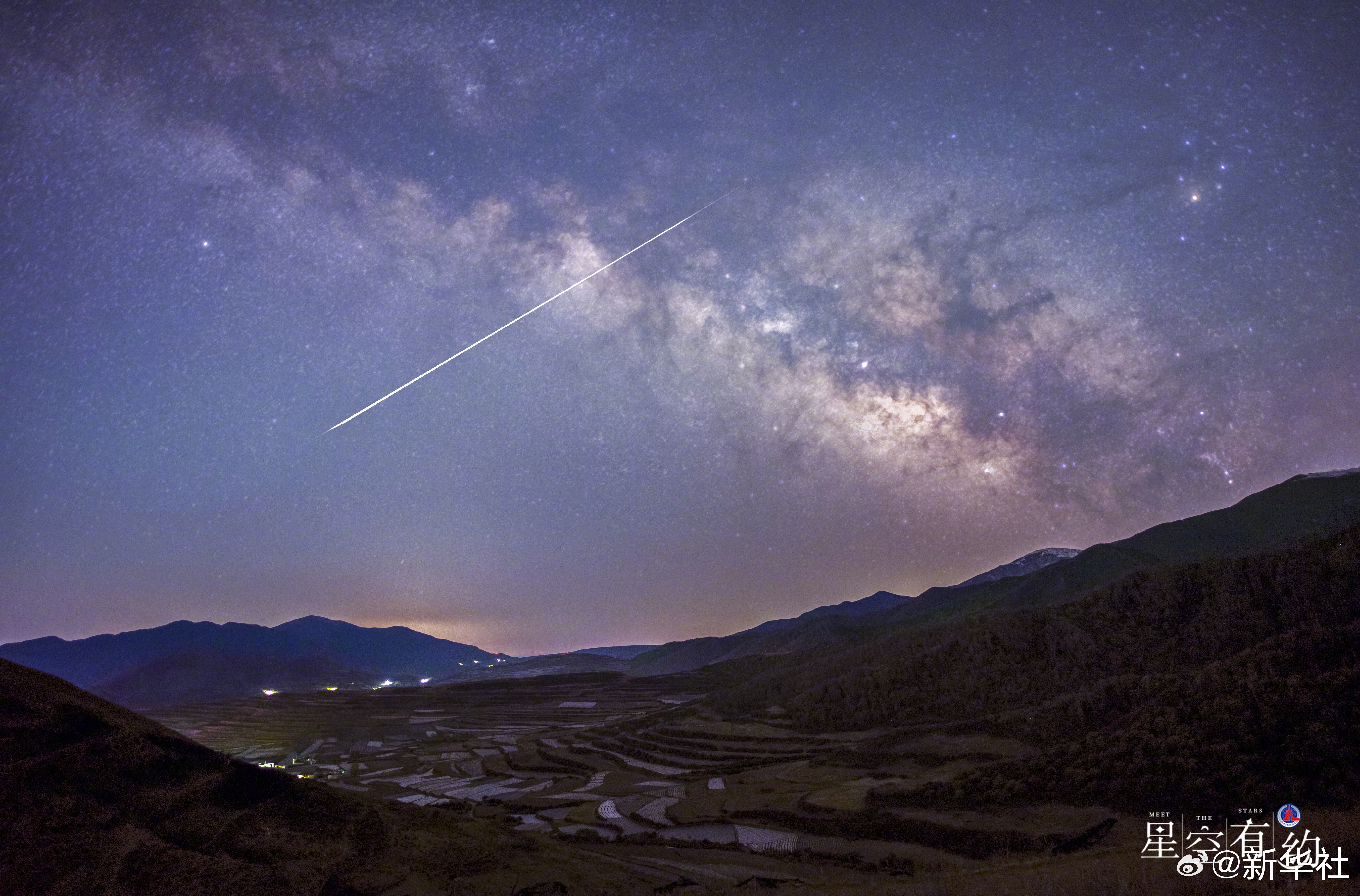 【转发浪漫！#明天凌晨看宝瓶座η流星雨#】宝瓶座η流星雨将于6日迎来极大，喜欢流