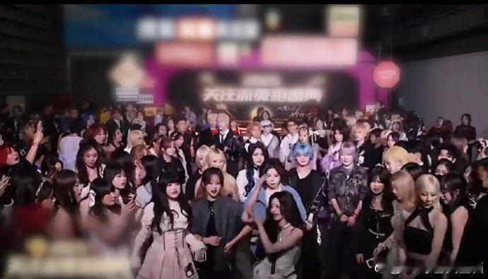 王怡人孔雪儿跨代选秀颜C合体这是什么梦幻联动！王怡人的童颜美貌和孔雪儿的美强惨气