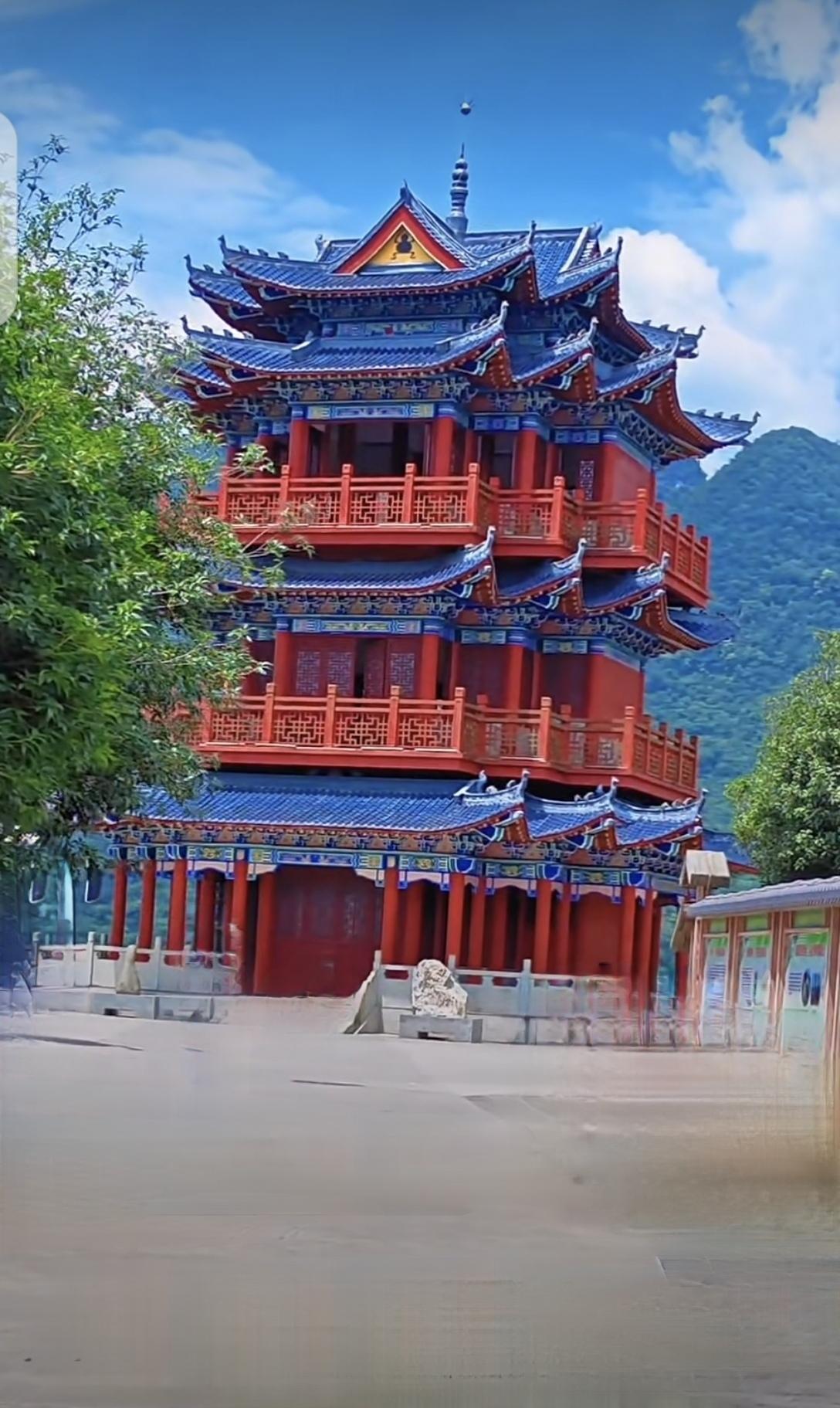 广西不怎么发达的十个县有，1天峨县， 2东兰县，3龙胜县，4西林县，5 凌云县 