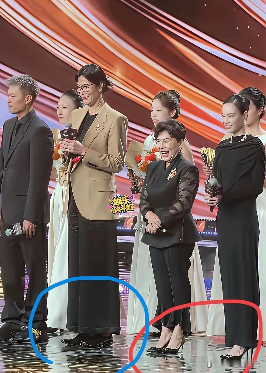 不得不说，这应该是邓亚萍最想删除的照片吧！[捂脸][捂脸][捂脸]