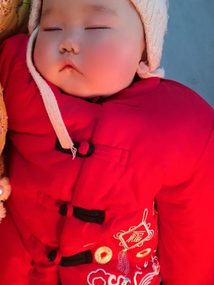 新年快乐！祝愿我的宝贝新的一年平安健康！快快乐乐！[玫瑰][玫瑰][玫瑰]