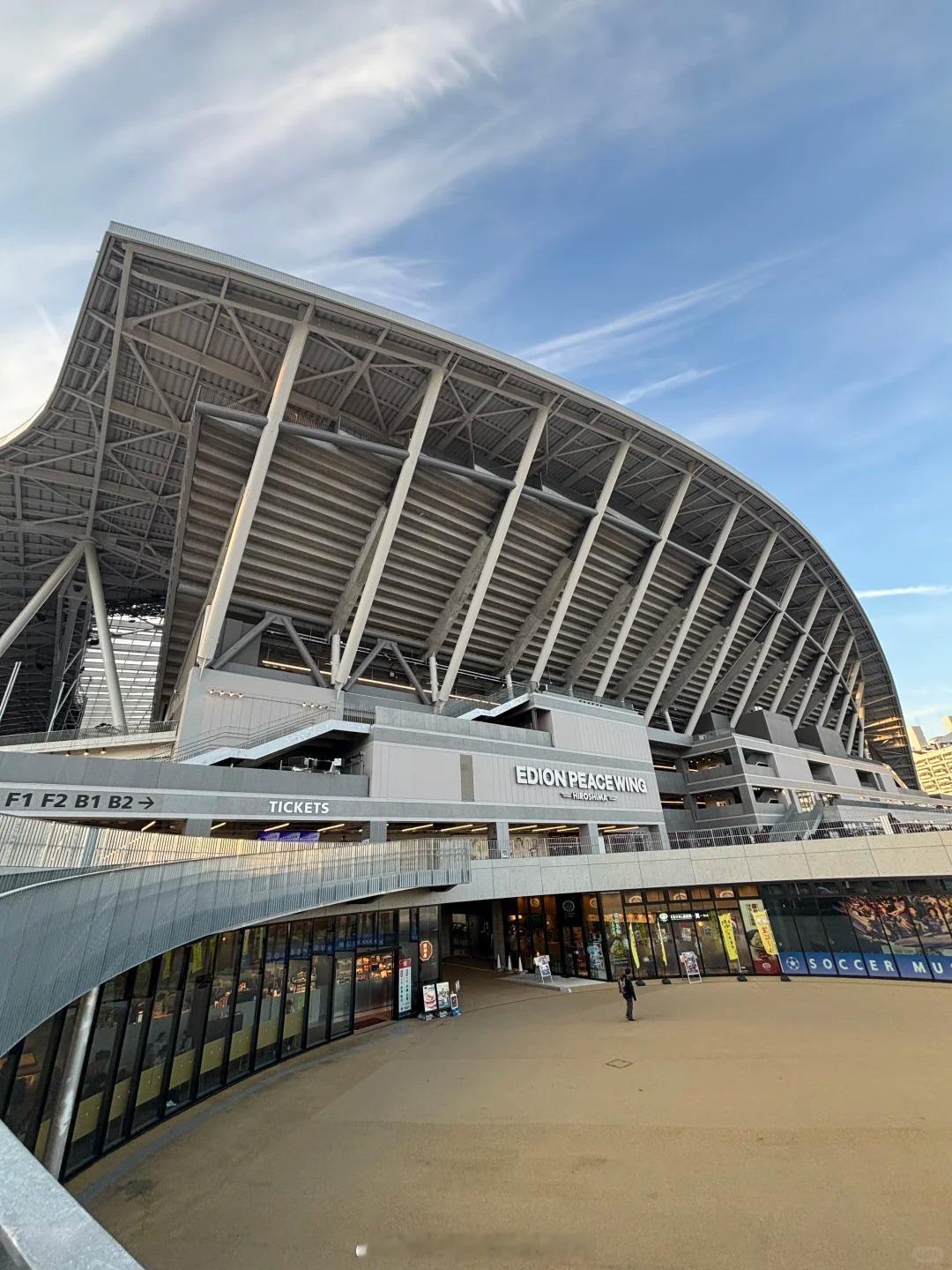 广岛三箭vs上海申花 坐落于广岛市区的和平之翼球场，申花客战广岛首发已出，全主力