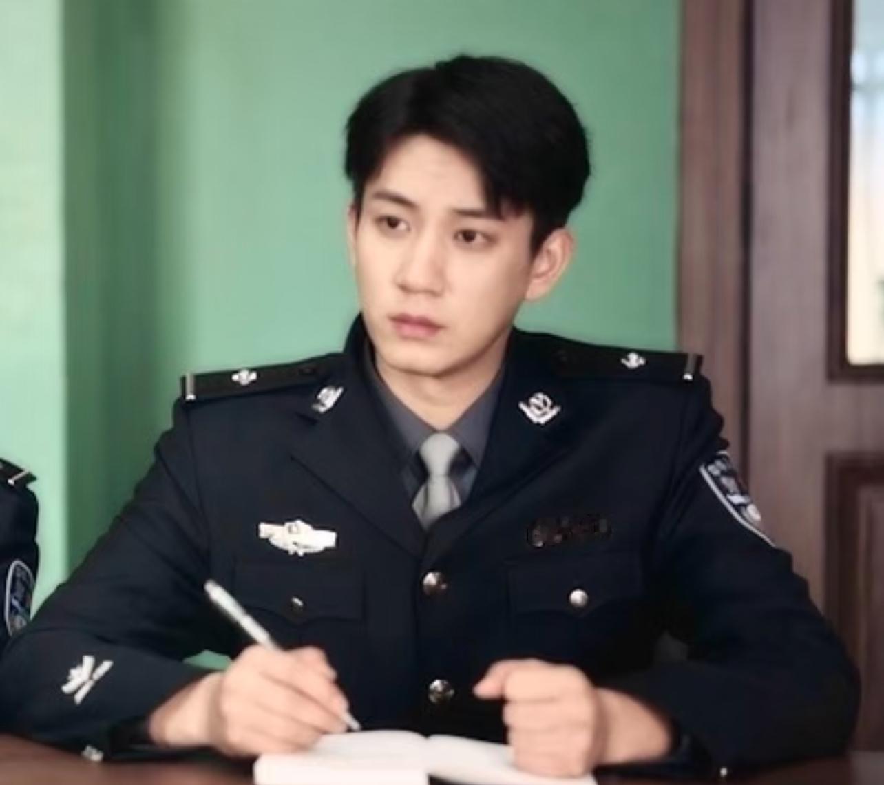 演过公务员的脸一般是这样的➡️王子奇一张脸代入外交官文王子奇内娱正专红帅哥上新