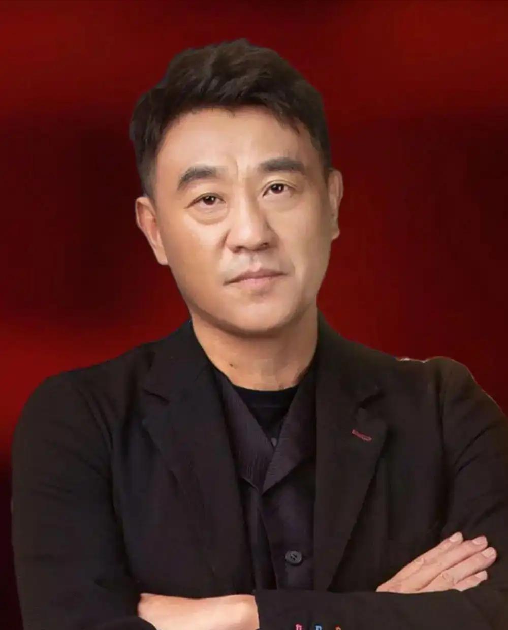 1997年，何冰遇到了多年未见的女同学李海洋，女同学说：“我都29了，嫁不出去了