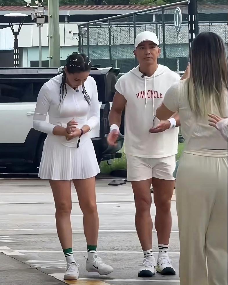 他老婆越跳越壮，直播间就凉了
曾经刷屏全网的居家健身热潮，终究还是慢慢退去，刘畊