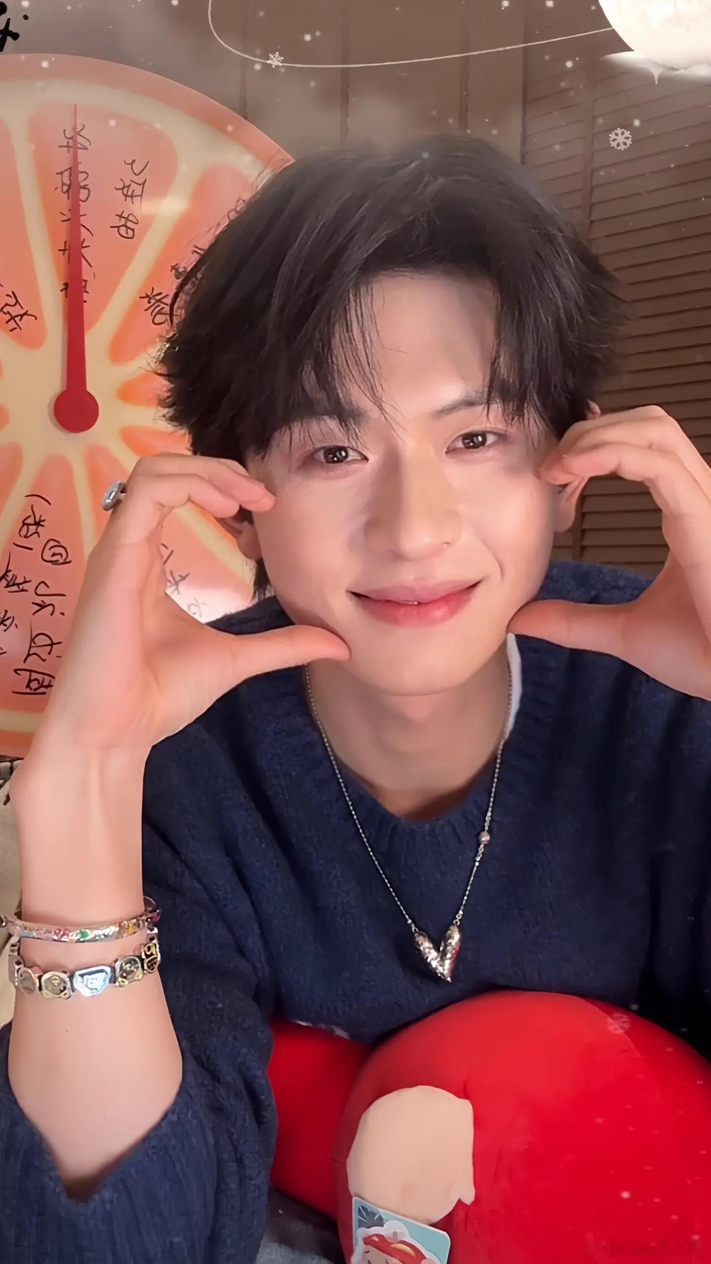 🍊 陈添祥真的是越来越好看，越来越帅。