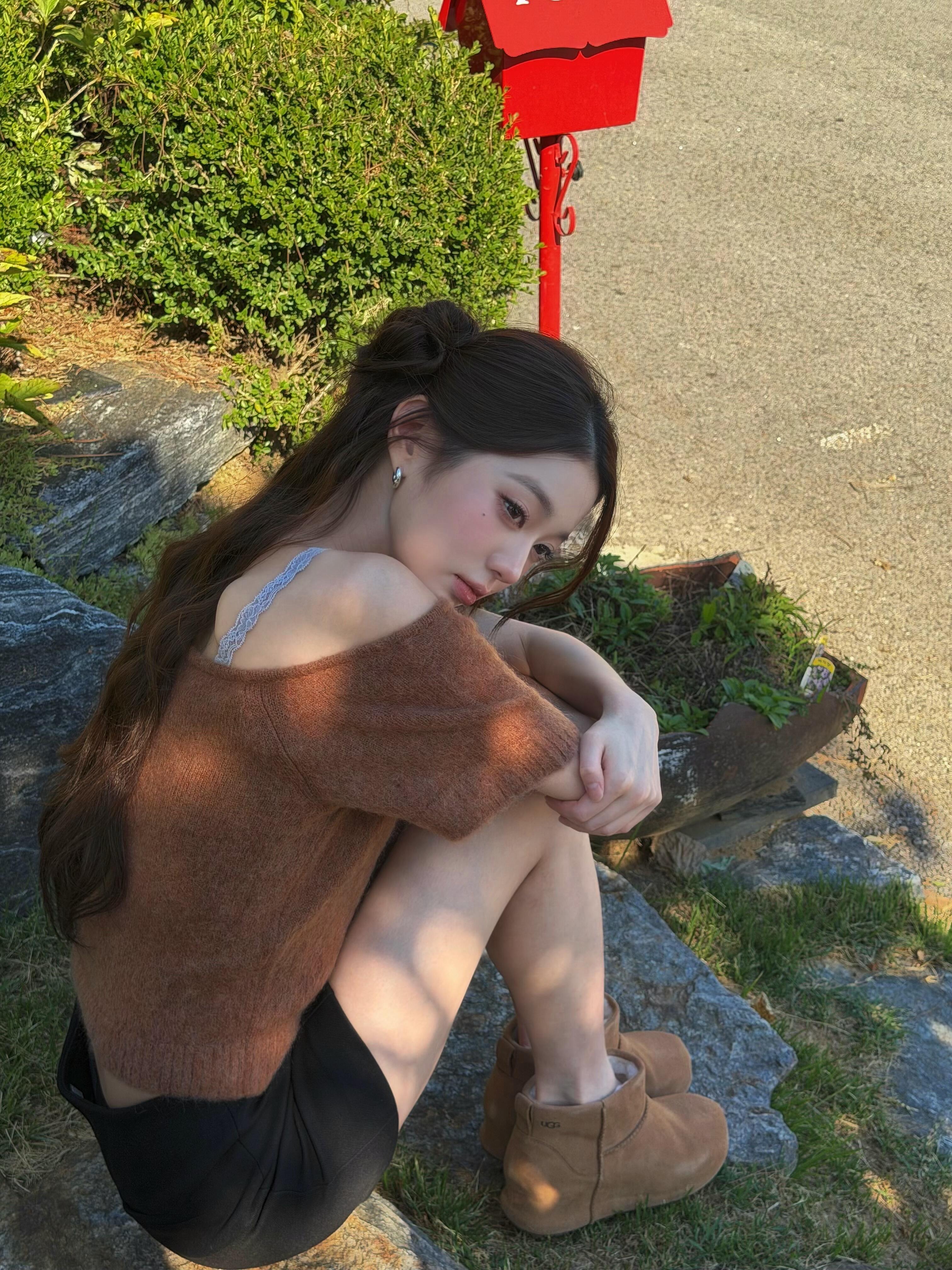 张元英/壁纸分享/明星壁纸/高清壁纸/锁屏推荐冗长的黑夜里，你是唯一的光。 ​​