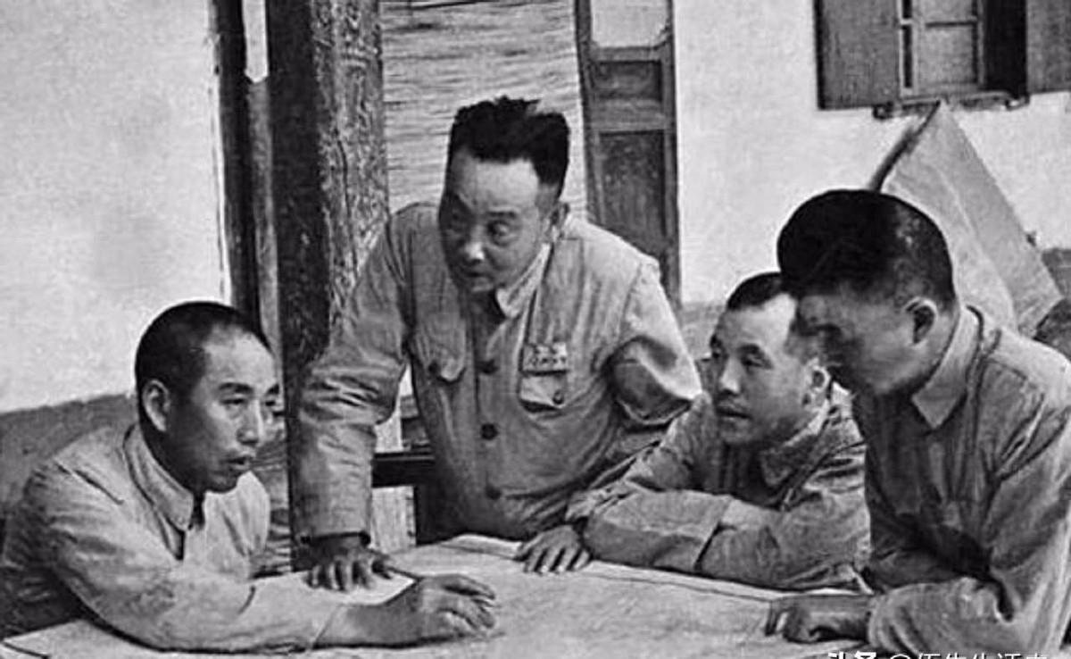 新疆和平起义后，拒绝起义的国民党将领马呈祥和叶成等一行人，在离开新疆出国时携带有