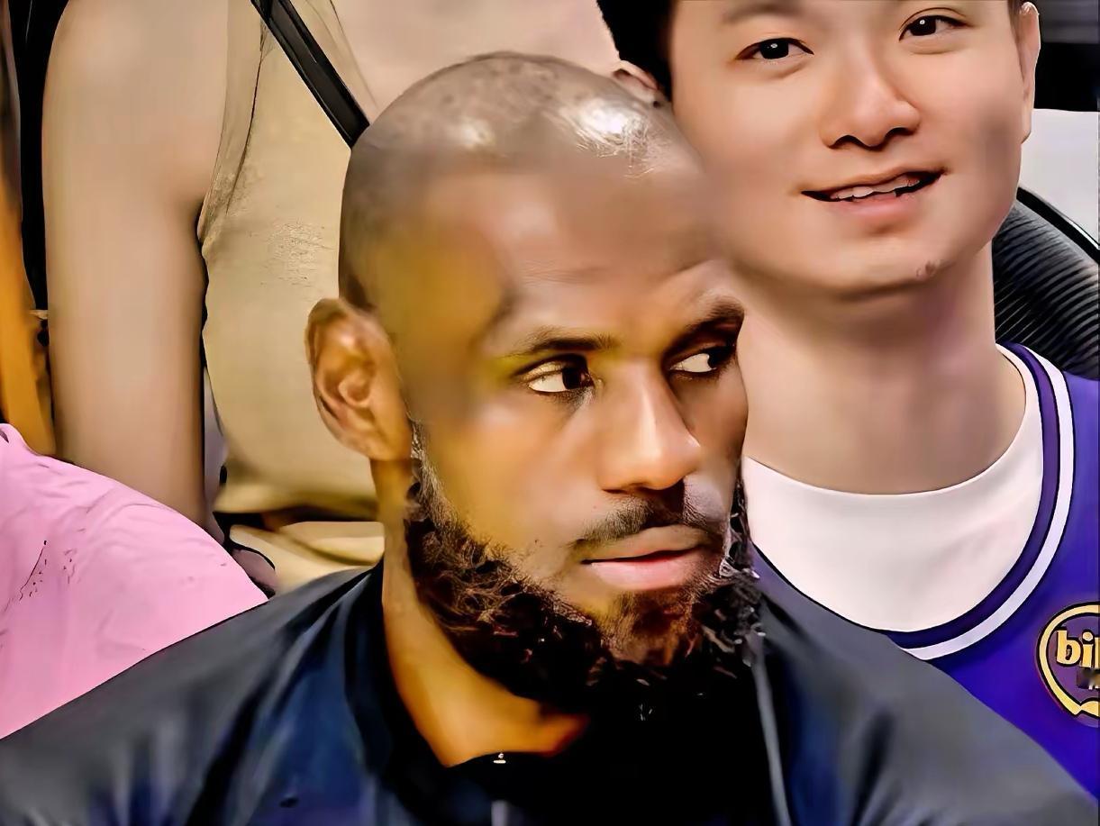 打完季后赛估计会搞事情出来，搞什么事呢？就是他又开始卖弄他准备退役或者要去别队的