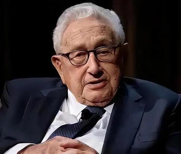 最近基辛格早年的预言又被重提，老先生当年就说，俄乌打下去，最先耗尽的不是俄罗斯，