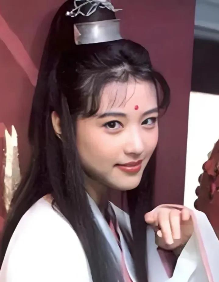 倚天屠龙记：两版周芷若，哪一个更经典？朋友们给评一评

#秋日生活打卡季#
