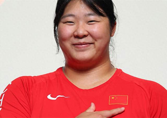 又搞笑、又霸气！严子怡亚运女子标枪夺金，对手比赛，她溜达