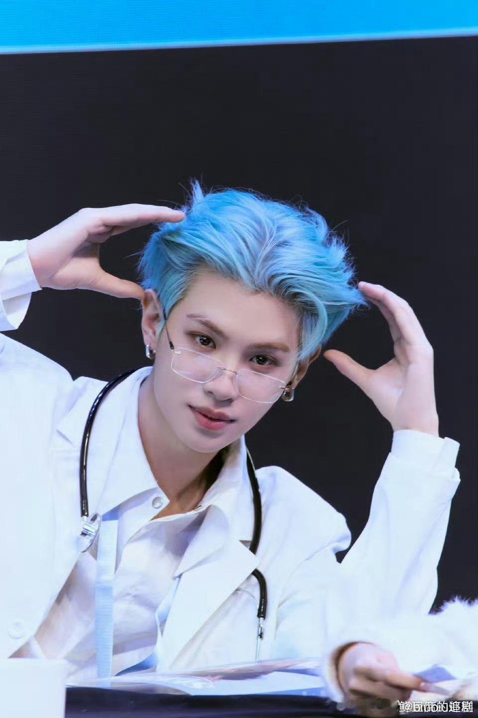 林一为了和黄明昊跳舞拼了 林一为了和黄明昊跳舞，可谓是全力以赴。他们的合作舞台充