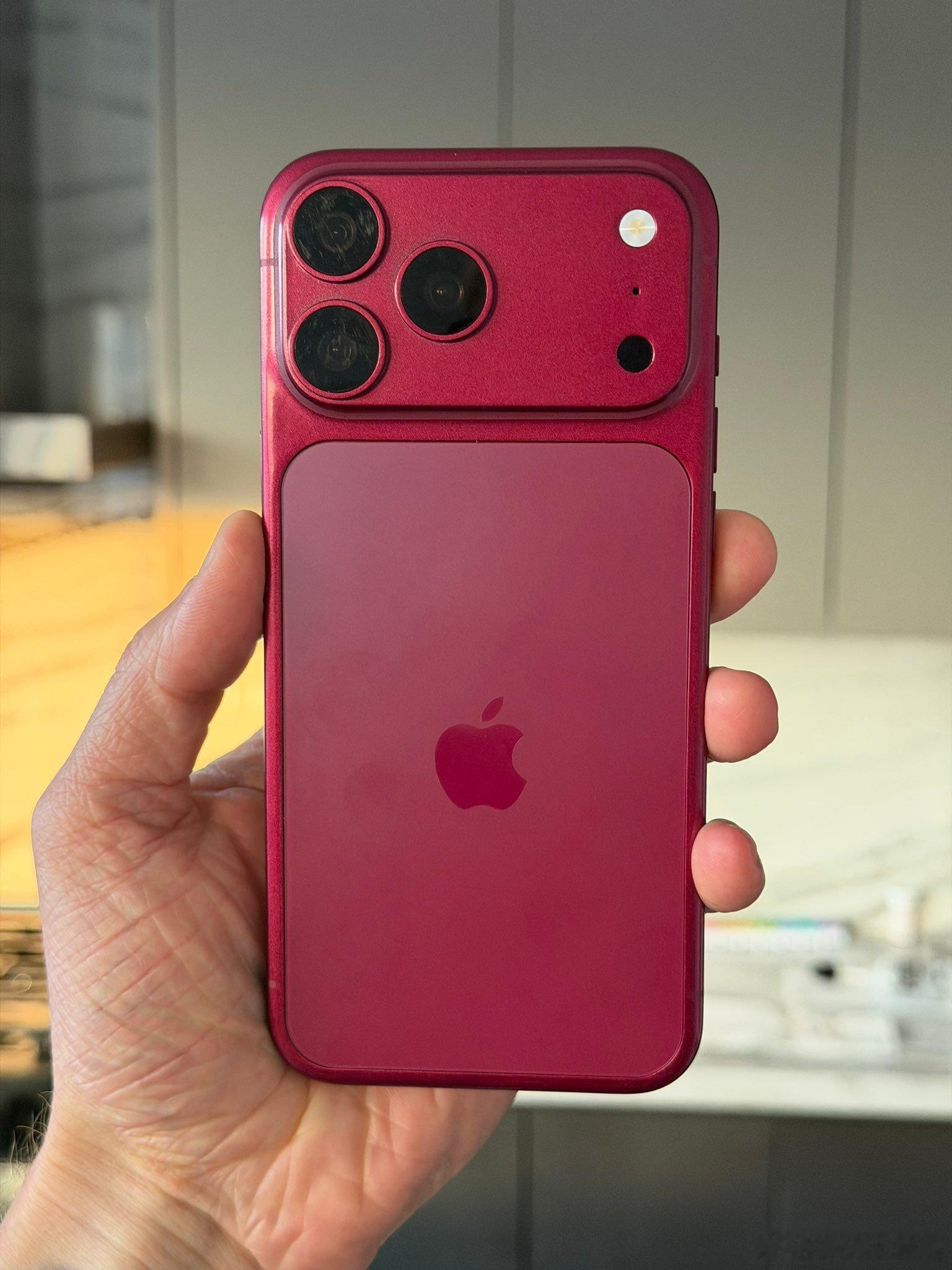 看来今年iPhone18 Pro系列也就剩个新配色了，要想有啥太大变化不可能，这