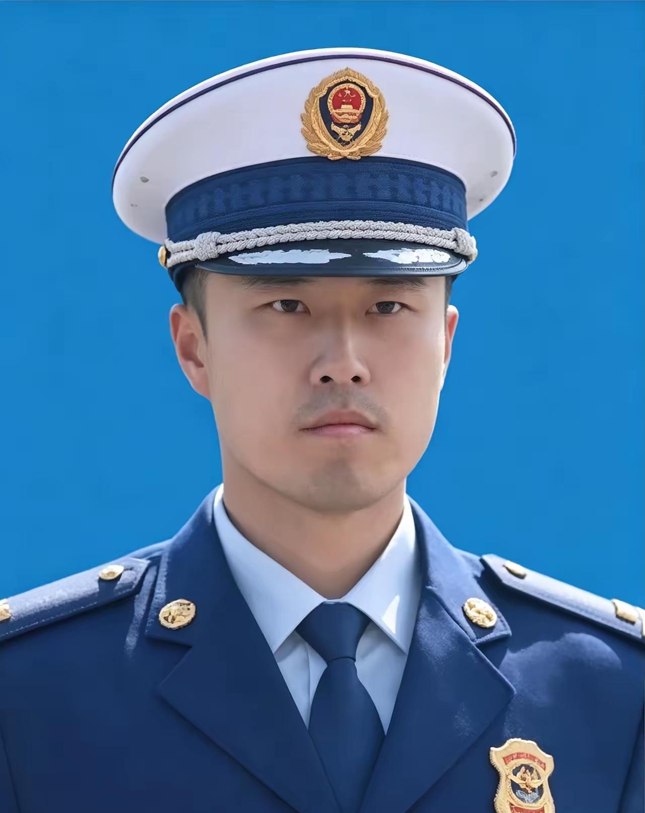 李宜轩，1996年2月出生，现任河南省许昌市魏都区文峰路消防救援站副站长。他于2