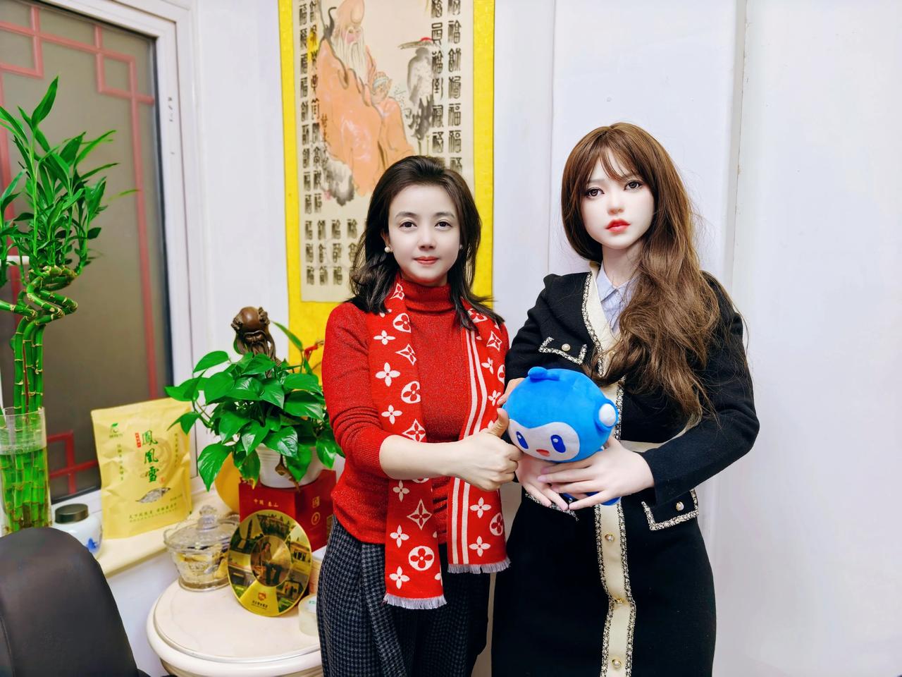 人形机器人：机器人不需要彩礼，不需要房子，也不需要车子，并且它的情绪价值能够拉满